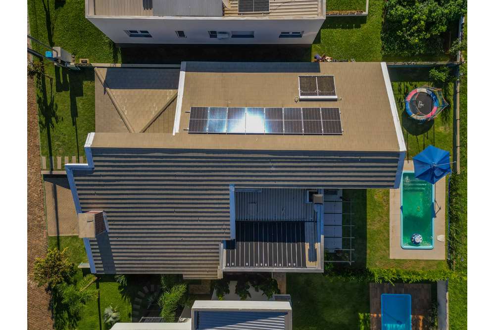 Casa de Condomínio à venda com 4 quartos, 278m² - Foto 2