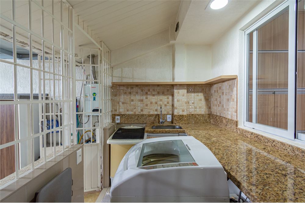 Casa à venda com 4 quartos, 300m² - Foto 14