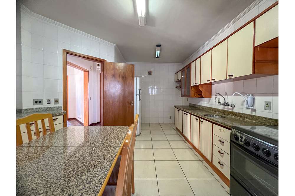 Apartamento à venda com 3 quartos, 144m² - Foto 10