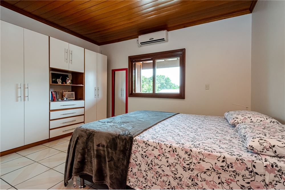 Casa à venda com 4 quartos, 300m² - Foto 25