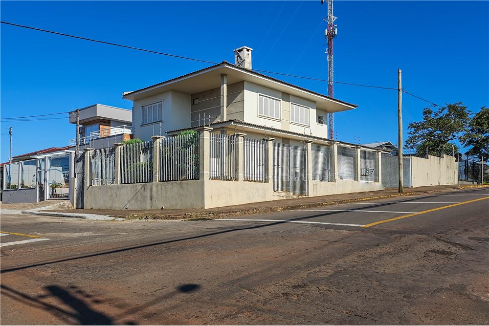 Casa à venda com 4 quartos, 300m² - Foto 2