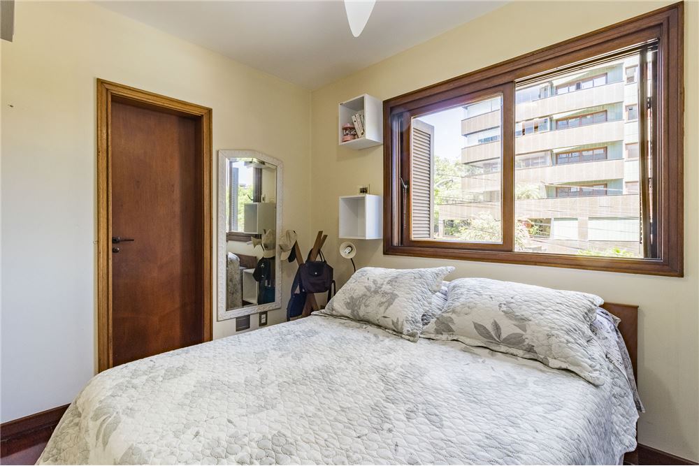 Apartamento à venda com 3 quartos, 258m² - Foto 11