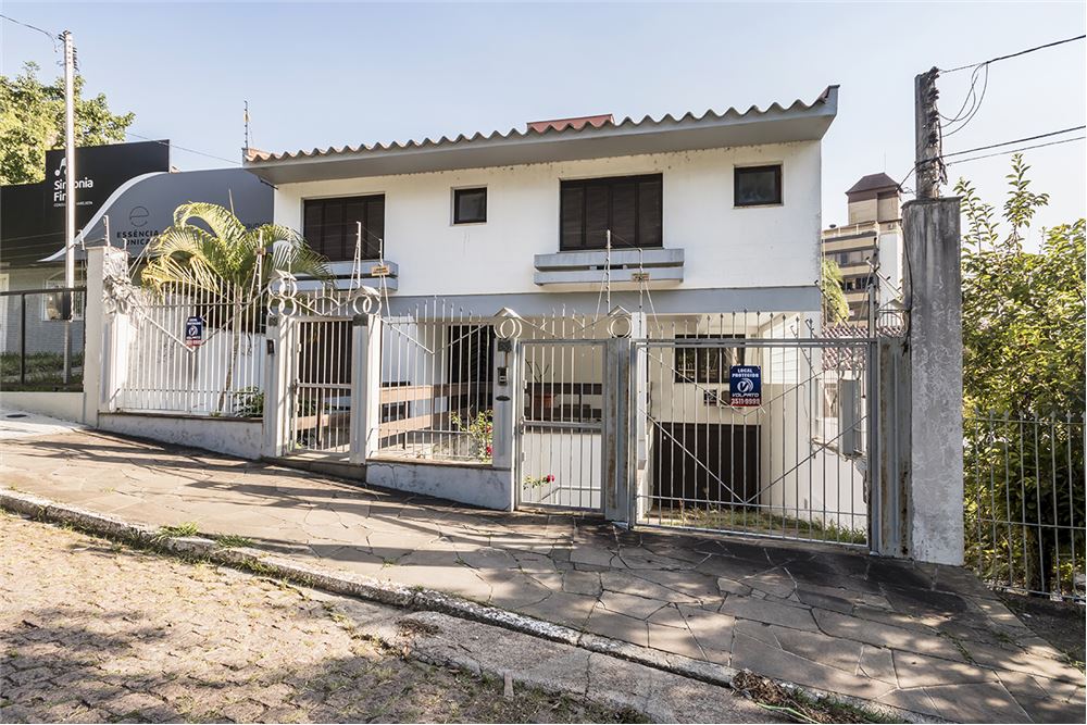 Casa à venda com 5 quartos, 650m² - Foto 1