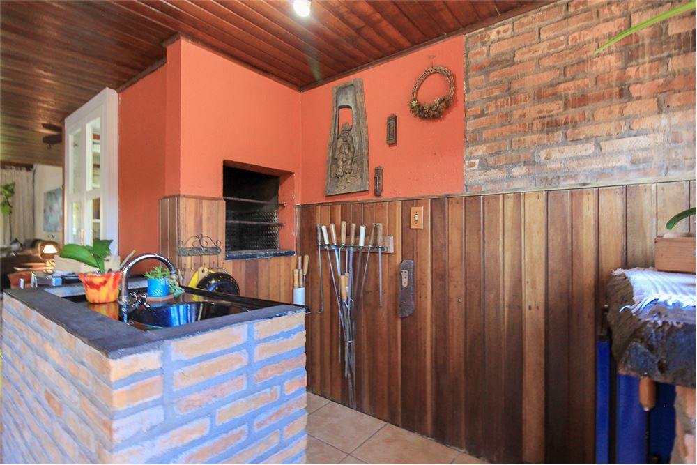 Casa de Condomínio à venda com 3 quartos, 220m² - Foto 2