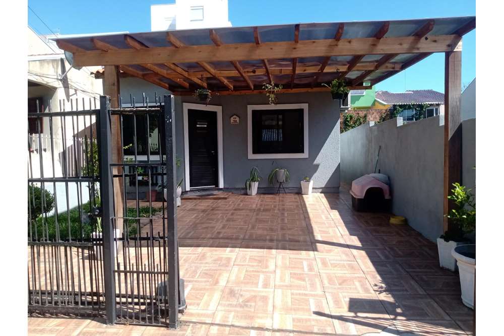 Casa à venda com 3 quartos, 72m² - Foto 1