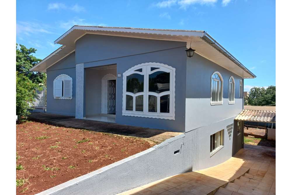 Casa à venda com 4 quartos, 200m² - Foto 1