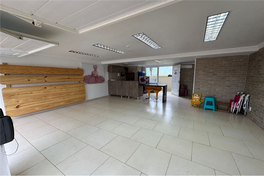 Casa à venda com 3 quartos, 168m² - Foto 2