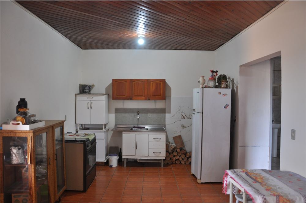 Casa à venda com 6 quartos, 200m² - Foto 2