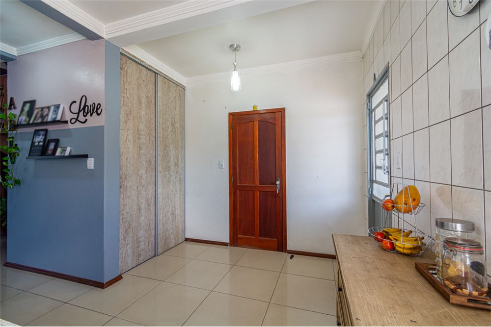 Casa à venda com 4 quartos, 250m² - Foto 10