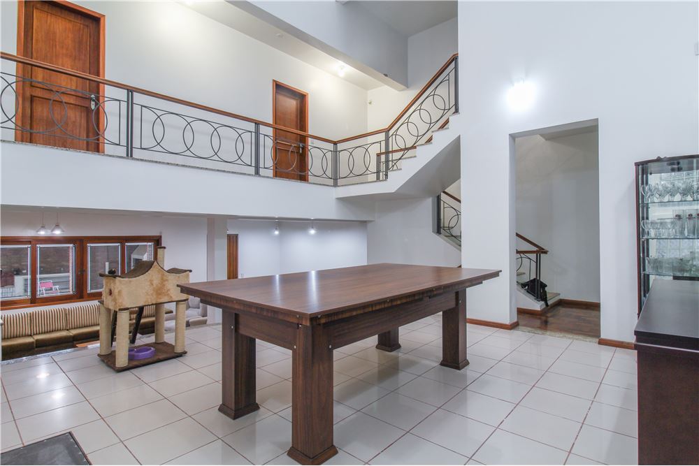 Casa à venda com 4 quartos, 370m² - Foto 4