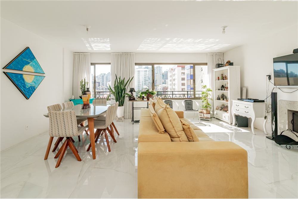 Apartamento à venda com 3 quartos, 187m² - Foto 2