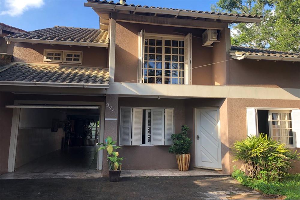 Casa à venda com 3 quartos, 650m² - Foto 1