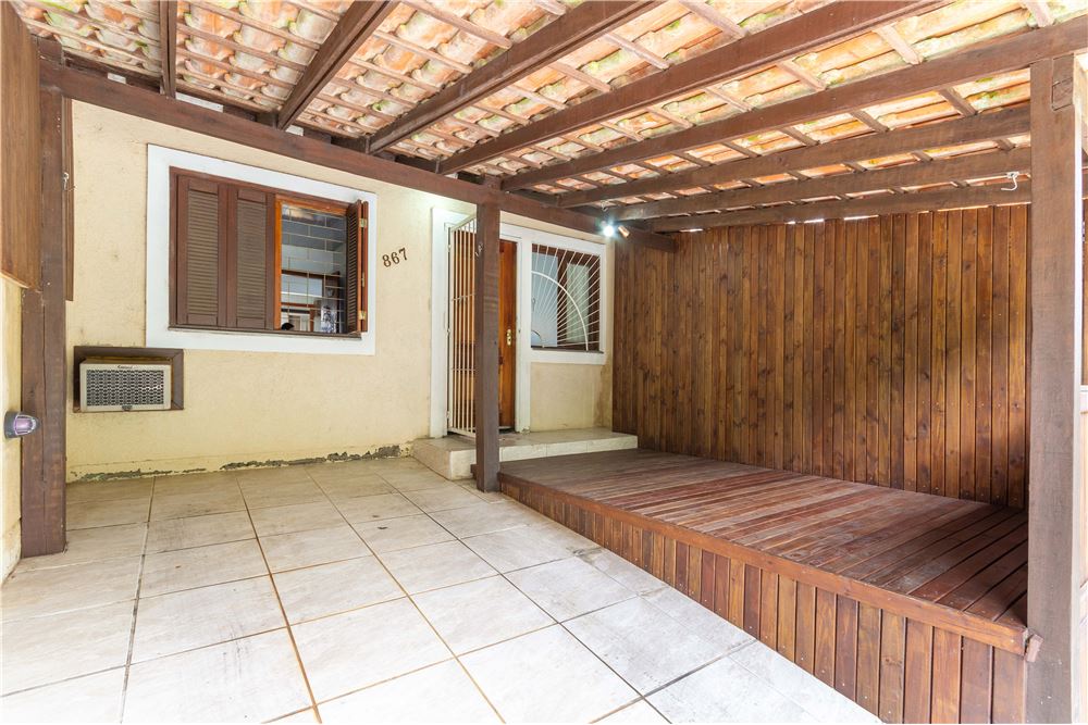 Casa à venda com 2 quartos, 105m² - Foto 1