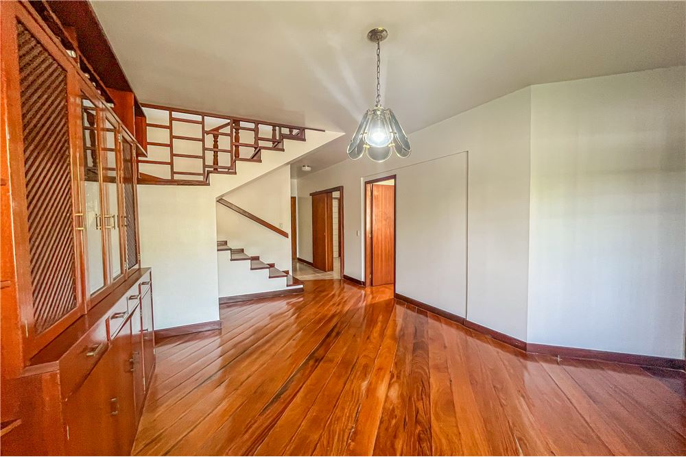 Casa à venda com 3 quartos, 300m² - Foto 4