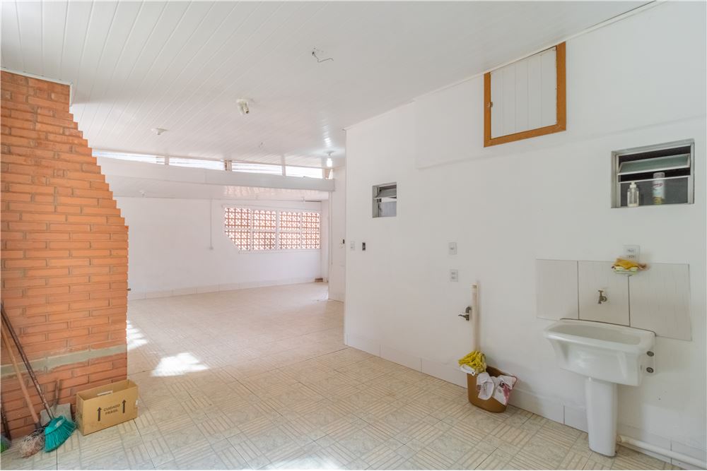 Casa à venda com 5 quartos, 200m² - Foto 23