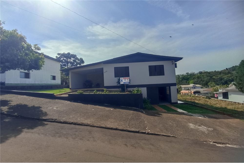 Casa à venda com 3 quartos, 600m² - Foto 2