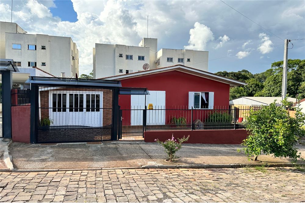 Casa à venda com 1 quarto, 300m² - Foto 1