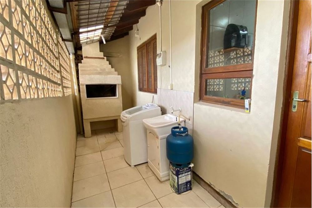 Casa à venda com 2 quartos, 60m² - Foto 10