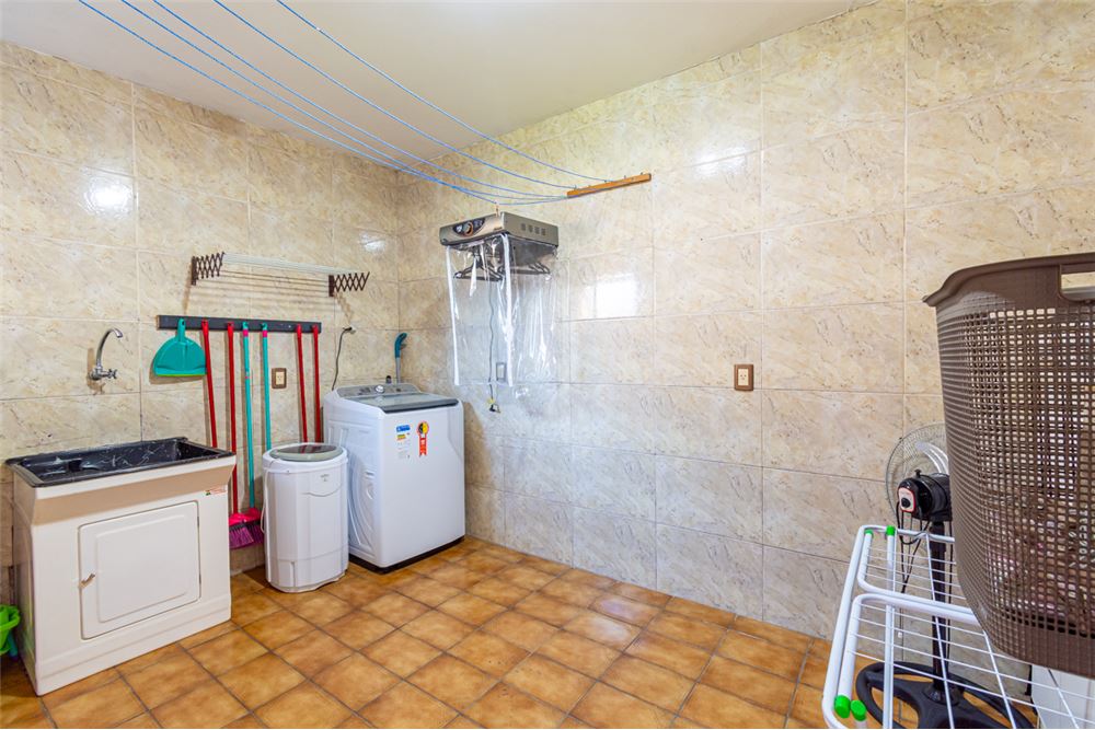 Casa à venda com 3 quartos, 300m² - Foto 25