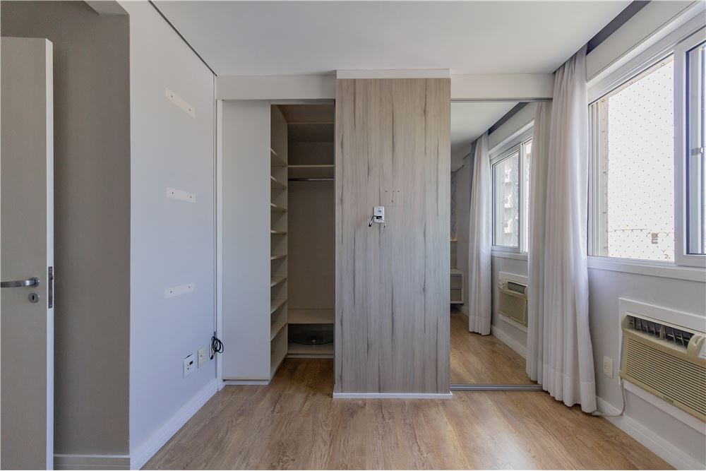 Apartamento à venda com 3 quartos, 156m² - Foto 15