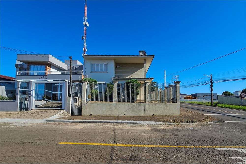 Casa à venda com 4 quartos, 300m² - Foto 3