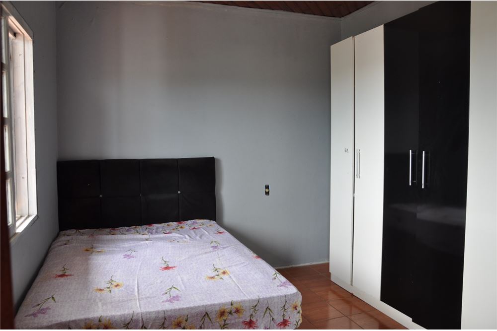 Casa à venda com 6 quartos, 200m² - Foto 4