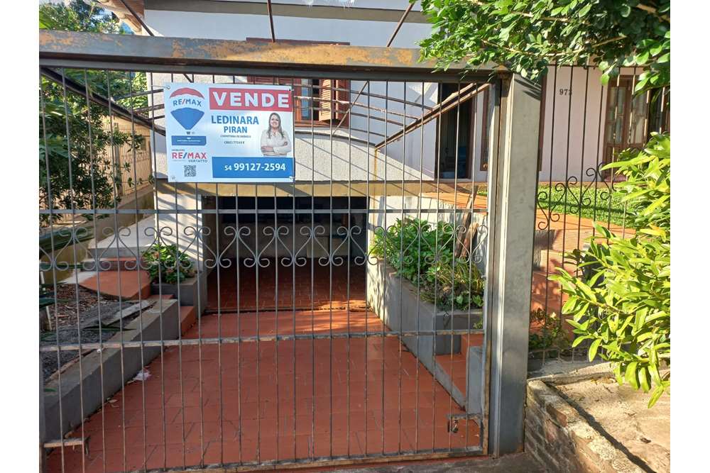 Casa à venda com 3 quartos, 260m² - Foto 1