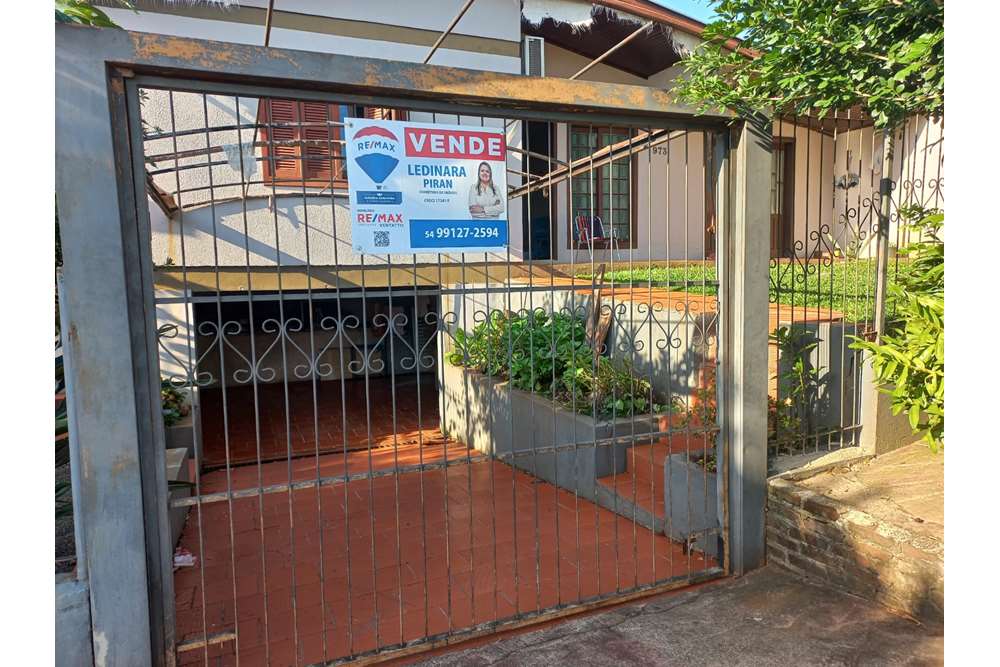 Casa à venda com 3 quartos, 260m² - Foto 2