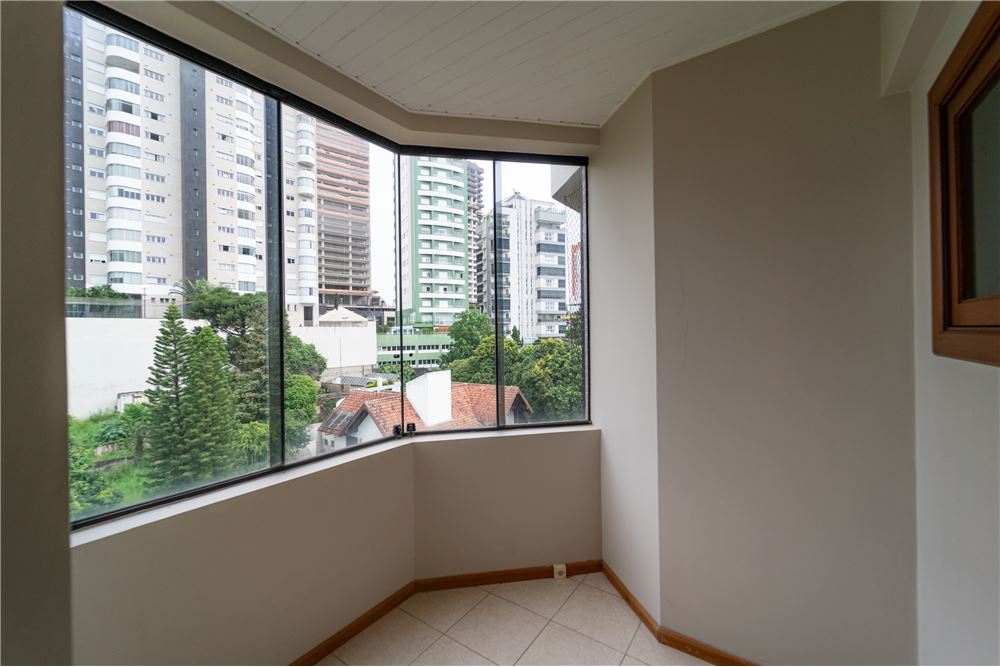 Apartamento à venda com 3 quartos, 197m² - Foto 18