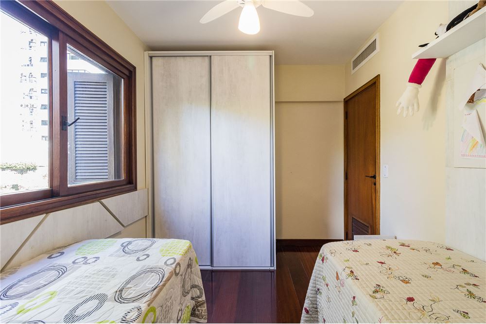 Apartamento à venda com 3 quartos, 258m² - Foto 17