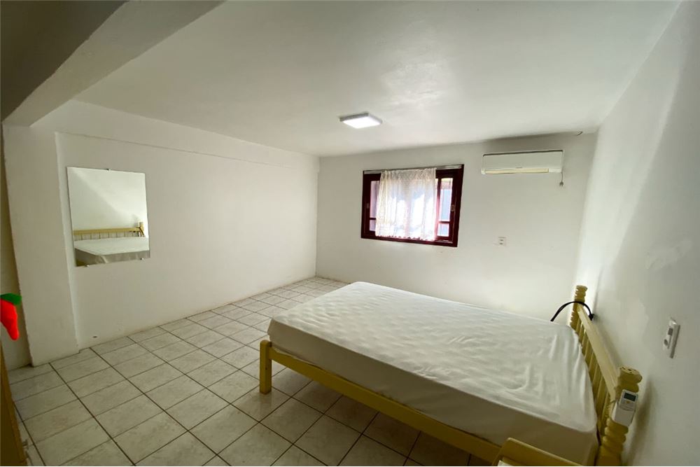 Casa à venda com 5 quartos, 240m² - Foto 2