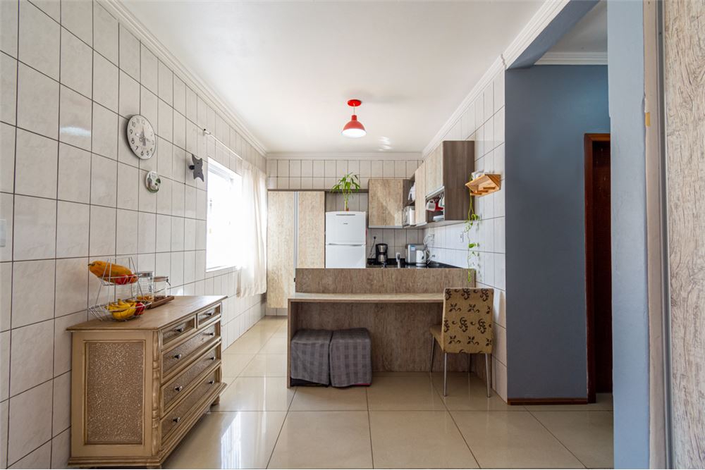 Casa à venda com 4 quartos, 250m² - Foto 4