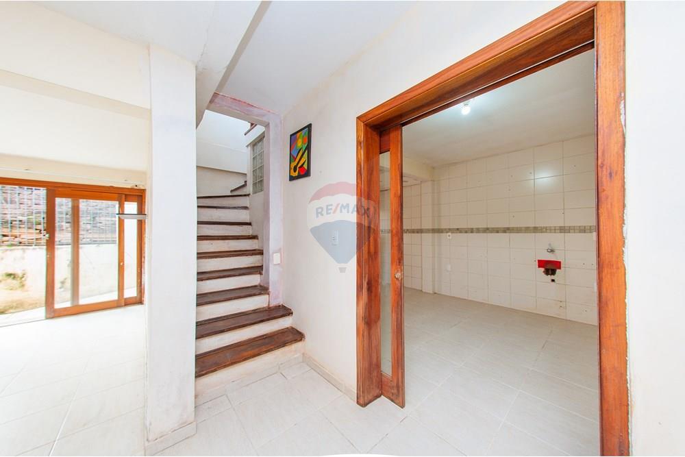 Casa - Venda - Montenegro , Rio Grande do Sul - ESCADA DE ACESSO PARA OS DORMITÓRIOS.jpg - Cozinha - 610091023-46