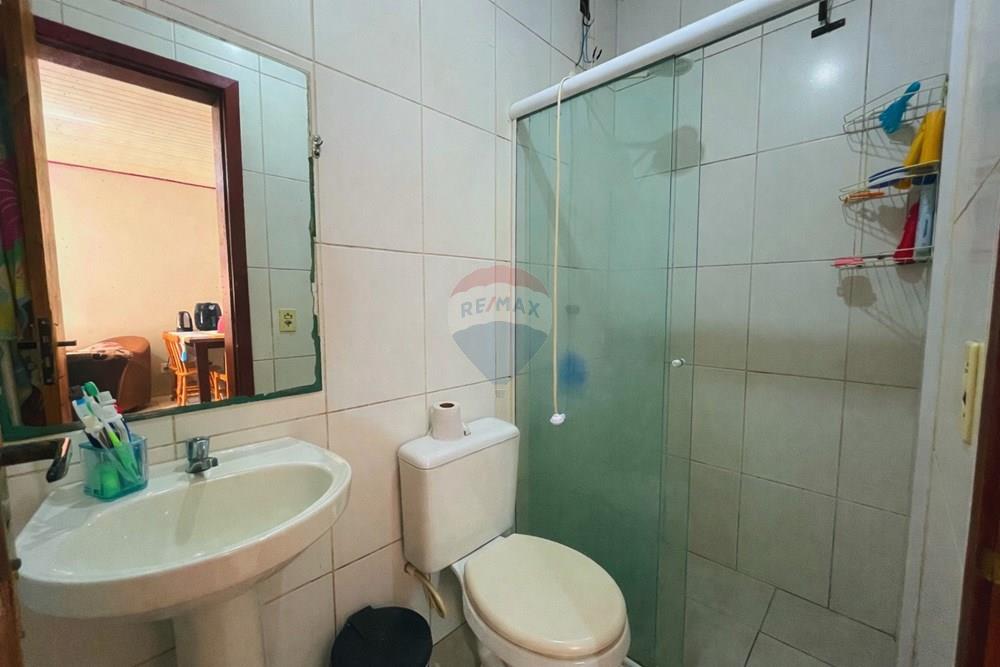 Casa - Venda - Gravataí , Rio Grande do Sul - Banheiro com espelho e detalhes coloridos.jpg - 610161097-49