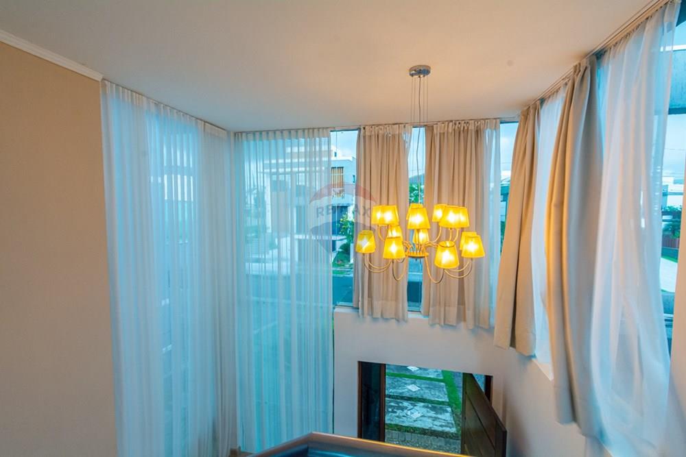 Casa de Condomínio - Venda - Gravataí , Rio Grande do Sul - lustre entrada.jpg - 610161022-30