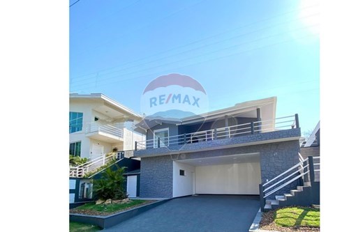 CASA NO CONDOMINIO ARUA PARA LOCAÇÃO