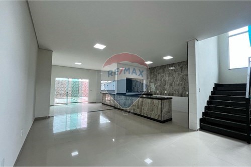 Venda-Sobrado-João Albino Girardi , 182  - Lívia II , Botucatu , São Paulo , 18614-096-630111098-15