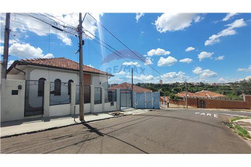 Venda-Casa-Rua Nelo Cariola , 190  - Próximo Colégio Santa Marcelina  - Centro , Botucatu , São Paulo , 18603590-630111019-35