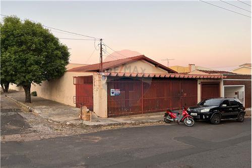 Venda-Casa-Avenida dos Universitários , 26  - Jardim Ipiranga , Tupã , São Paulo , 17607-220-630151002-48