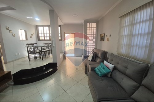 Venda-Sobrado-Rua Dom Francisco de Souza , 160  - Proximo Havan  - Vila Cecília , Mogi das Cruzes , São Paulo , 08742280-631251009-8