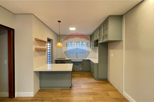 Venda-Casa-Rua Antonio Amando de Barros , 458  - Vila Cidade Jardim , Botucatu , São Paulo , 18601260-630481111-35