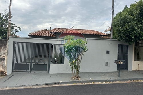 Venda-Casa-Rua Democratas , 416  - perto da Igreja Quadrangular  - Labaté , Lins , São Paulo , 16400-570-631011016-89