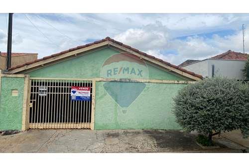 Venda-Casa-Rua Amilcar pantarotto , 370  - praça do Cristo  - Birigui , São Paulo , 16203-200-630851018-4