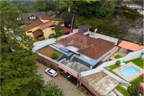 Venda-Casa-Rua Madalena Tagliaferro , 246  - Independência , Petrópolis , Rio de Janeiro , 25645450-630131012-86