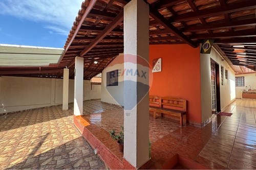 Venda-Casa-Avenida Doutor Nahime Zacarias , 131  - Próximo Igreja Santo Antônio  - Conjunto Habitacional Antonio Hermínio Delevedove , Botucatu , São Paulo , 18601628-630481028-311