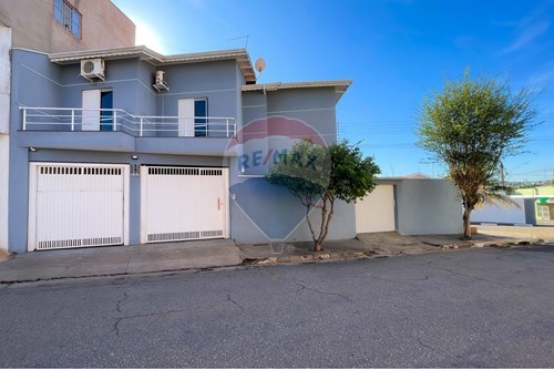 Venda-Sobrado-Major Martiniano Soares , 390  - Vila Doutor Laurindo , Tatuí , São Paulo , 18271-480-631081082-7