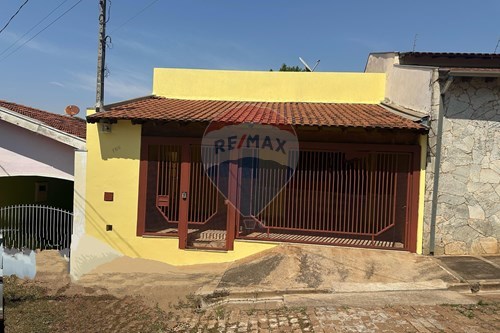 Venda-Casa-Rua Treze de Maio , 700  - Subindo a Garagem de carros Giro Veículos  - Centro , Lins , São Paulo , 16400045-631011016-81