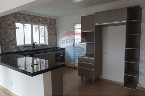 Casa estilo apartamento para locação