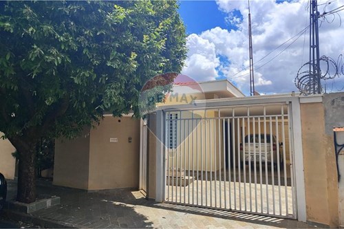 Venda-Casa-Rua João Teixeira , 273  - proximo atacadão  - Vila Santa Cruz , São José do Rio Preto , São Paulo , 15014180-631481003-282