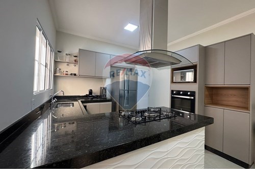 Venda-Casa-Alto , Botucatu , São Paulo , 18600380-630481080-18